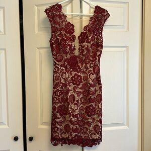 Women’s Red Sleeveless Lace Mini Short Dress Size Medium Soieblu